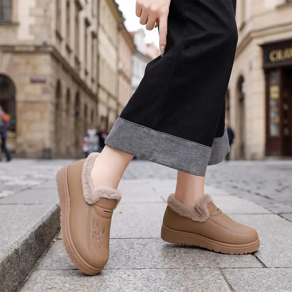 💥50% SLEVA✨【35-41】Zimní nové bavlněné boty pro maminky, zateplené, silná podrážka, protiskluzová měkká podrážka, pohodlné bezšněrové boty pro seniorky