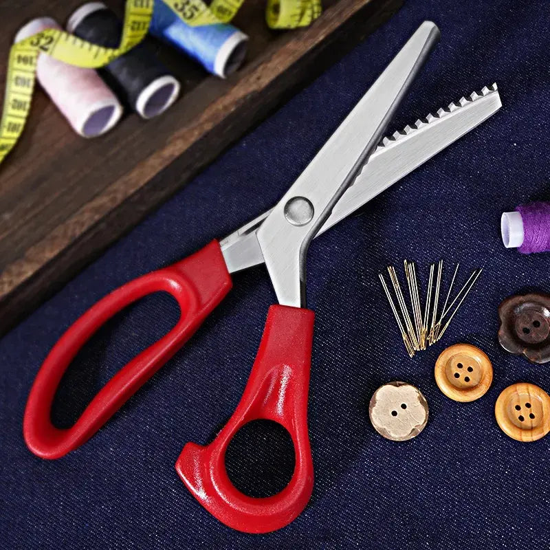 💥50% SLEVA💥✂️ Šicí krajkové nůžky z nerezové oceli s červenou rukojetí, zubaté okraje, nůžky na látku a kůži pro šití a ruční práce